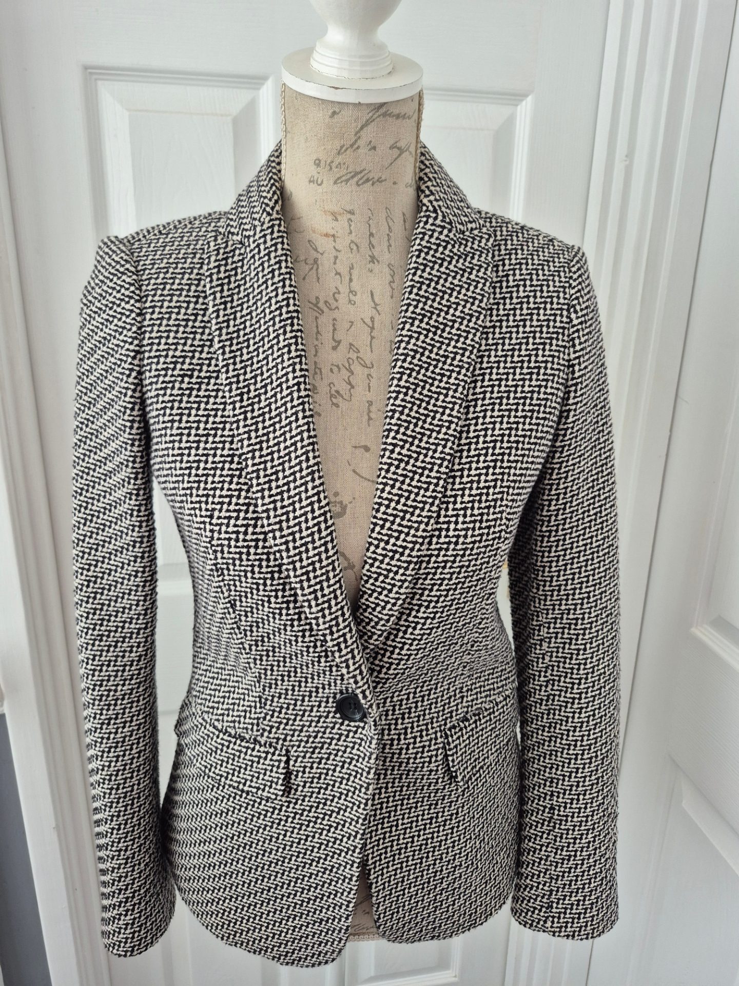 Black & White Herringboune single breasted Blazer