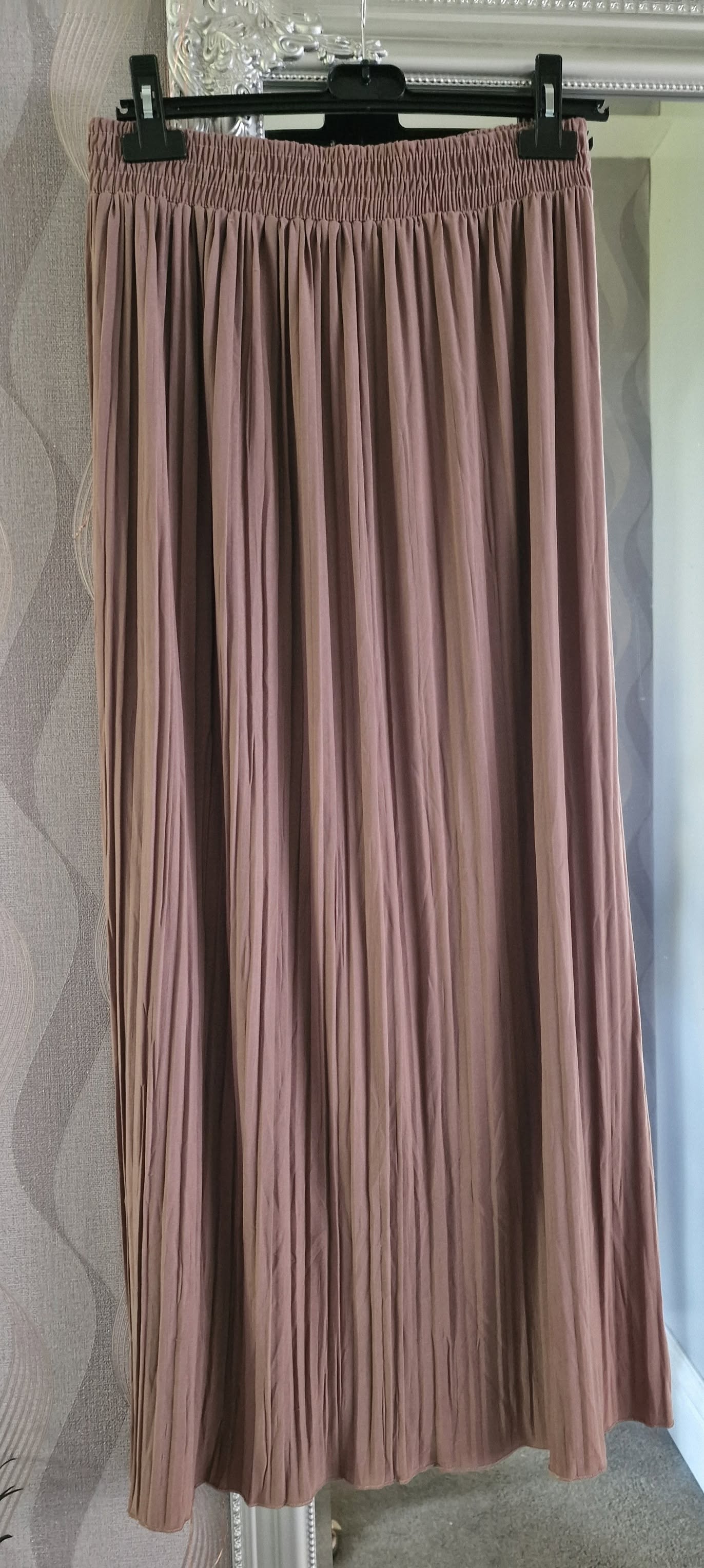 Taupe Accordion pleated light weight maxi skirt 💛
