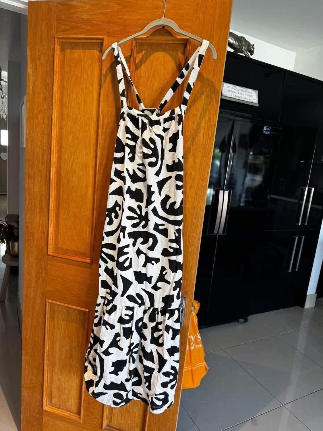 Linen summer monochrome dress