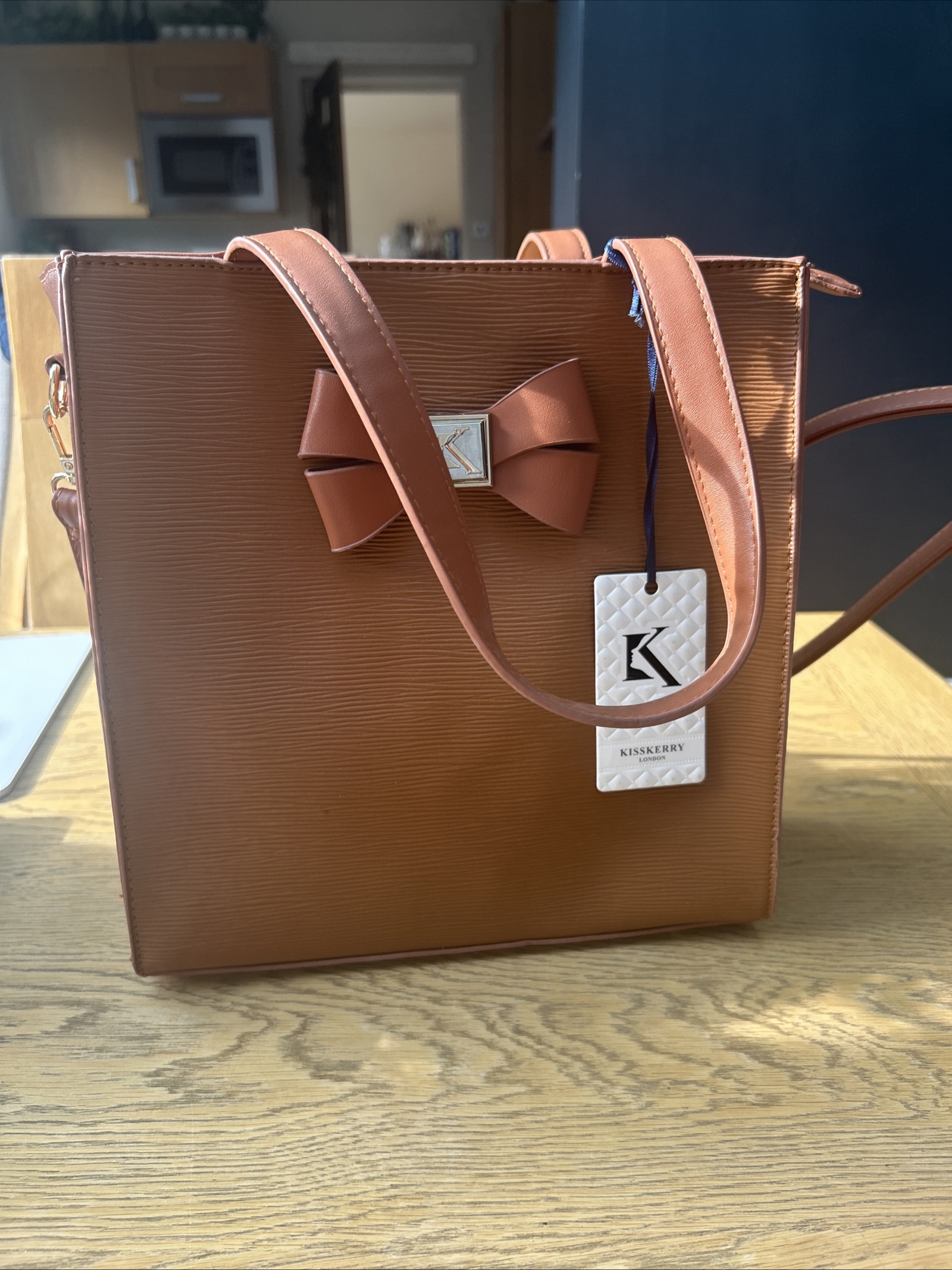 Ladies kisskerry hand bag