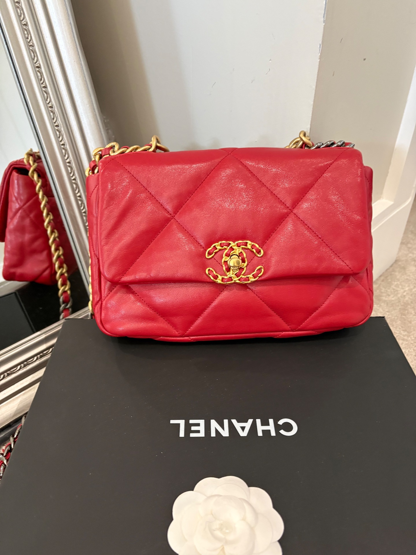 Chanel 19 Small