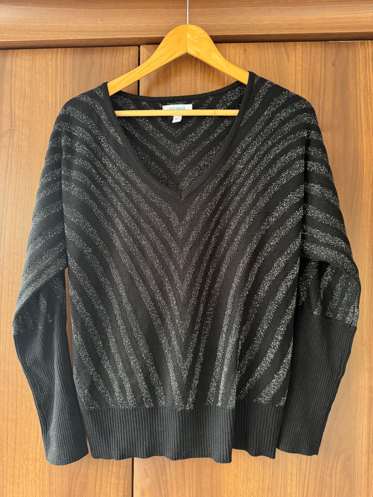 Black and silver lightweight v neck jumper