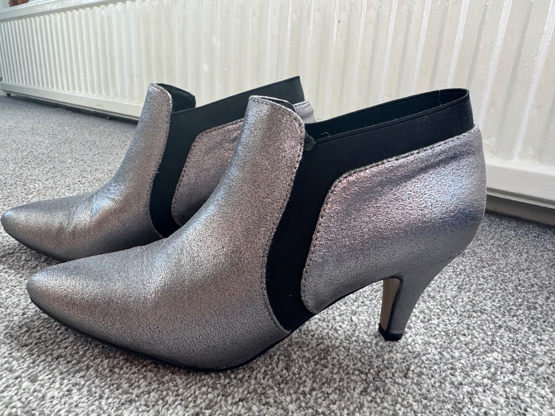 Silver grey shoe boots size 6