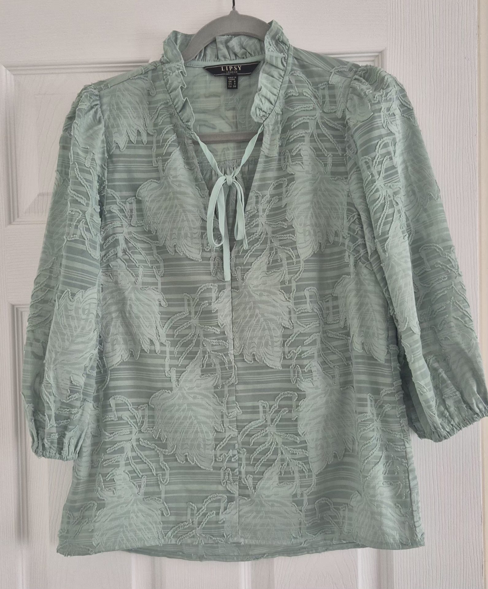 Beautiful Lipsy soft green blouse Size 8 (8-10)