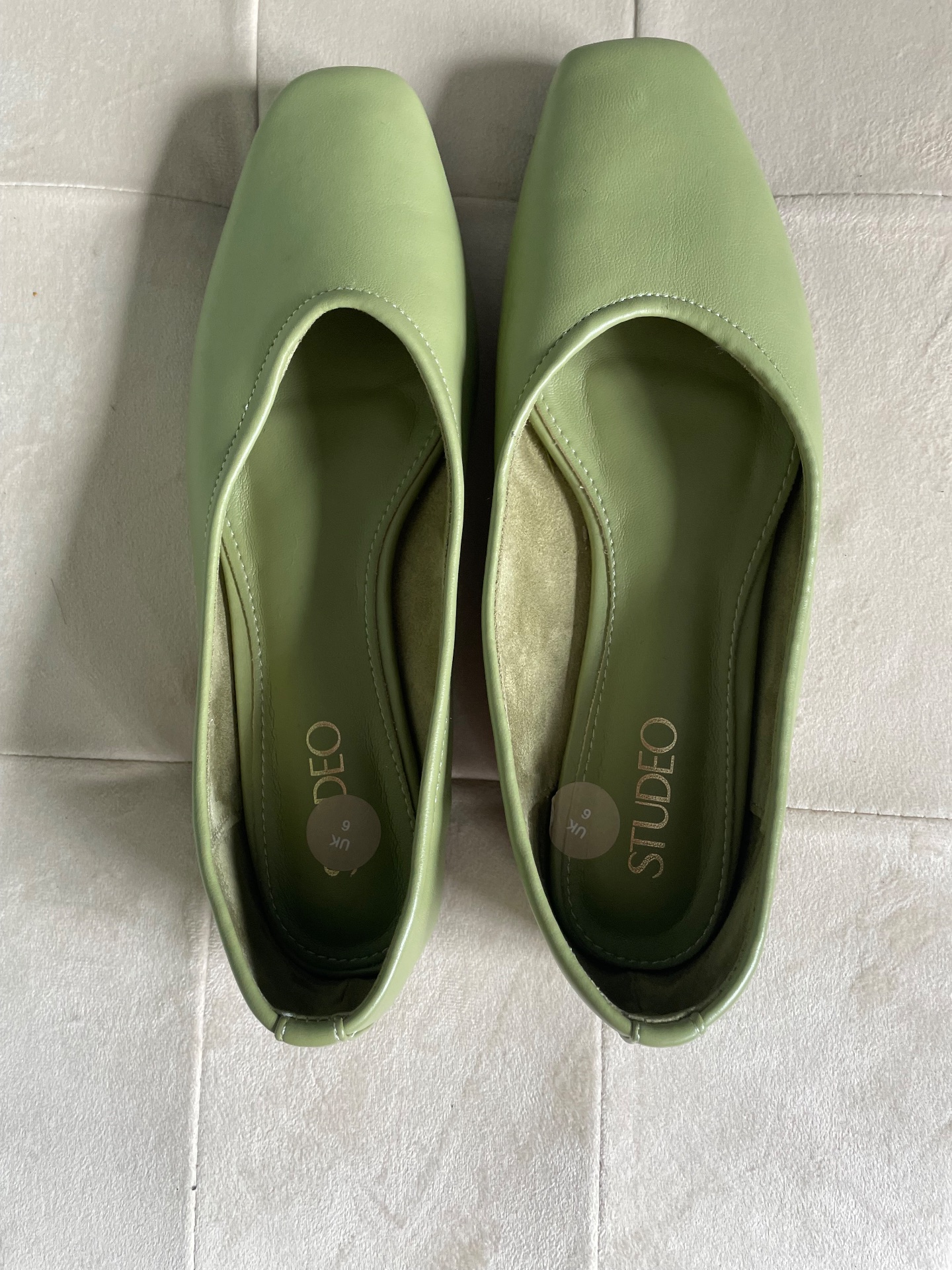 Gorgeous soft leather Green ballet style shoes