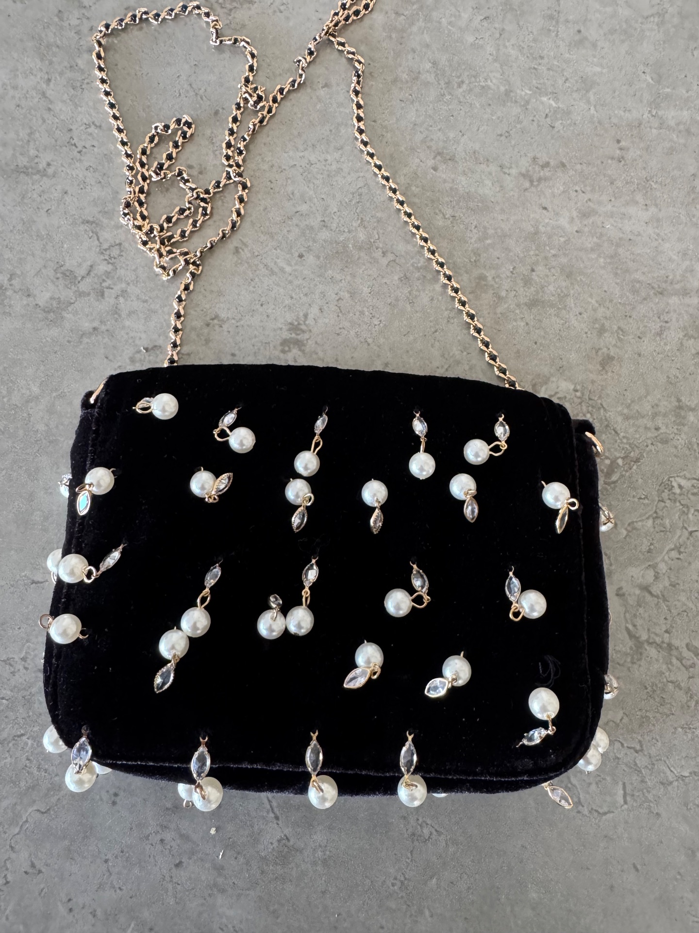Velvet pearl bag