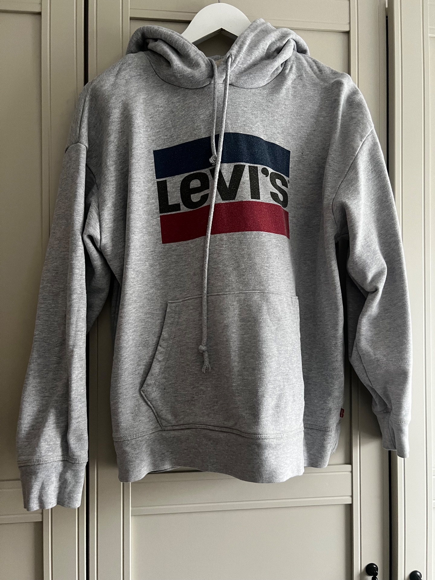 Levi’s classic logo hoodie in grey size medium